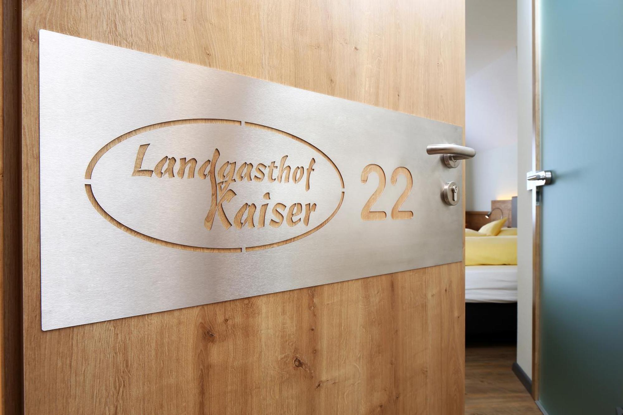 Landgasthof Kaiser Bad Wunnenberg Bagian luar foto